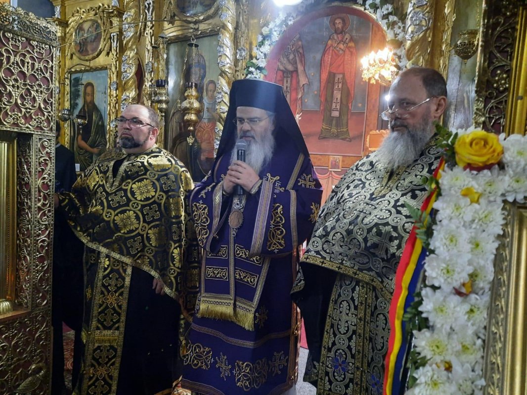 Liturghie arhierească în Parohia Zorleni, Vaslui 246945