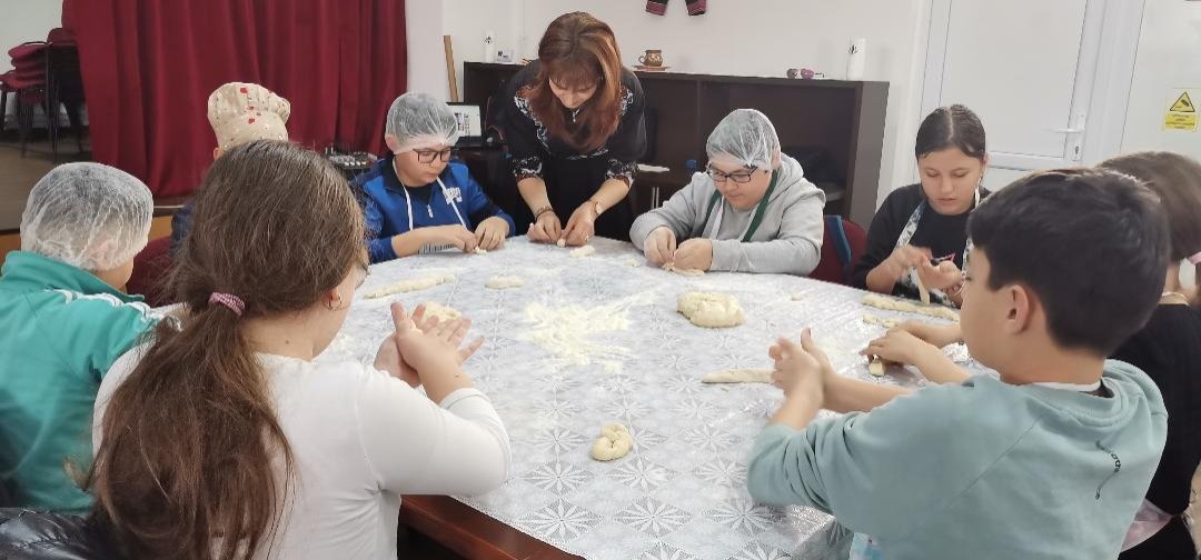 Șezătoare populară și spectacol dedicat mamelor la Slobozia 246972