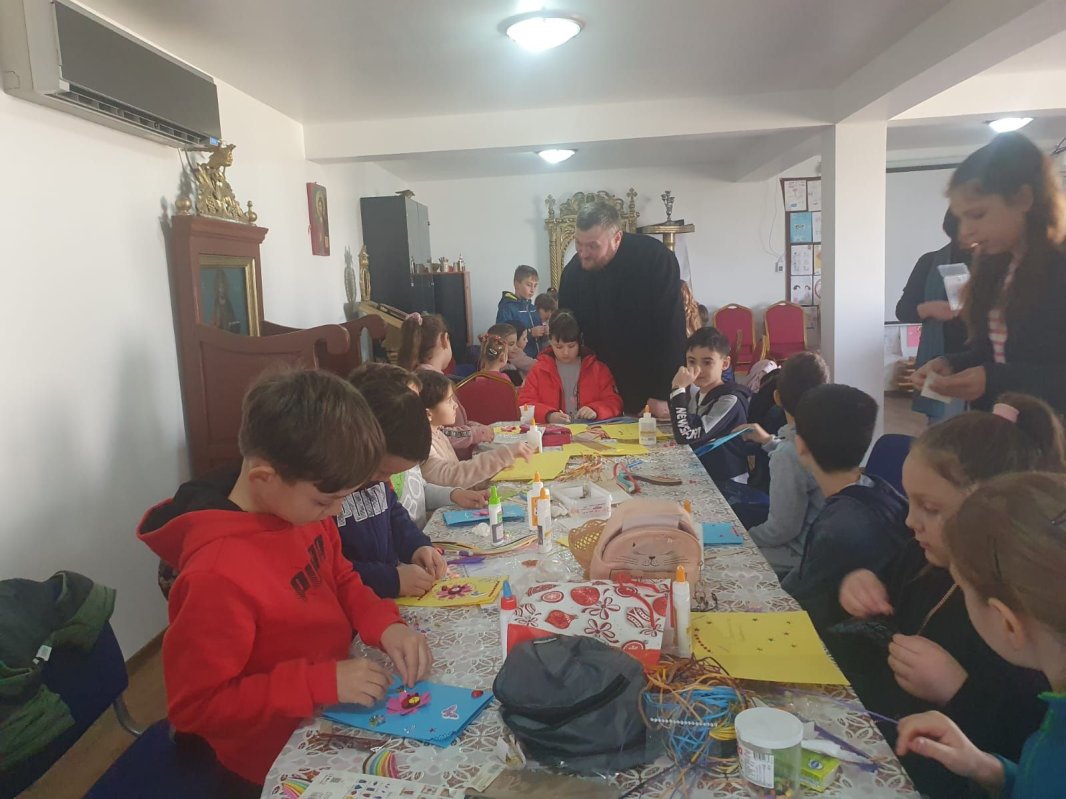 Provocări și împliniri ale unui profesor de religie din provincie 247100