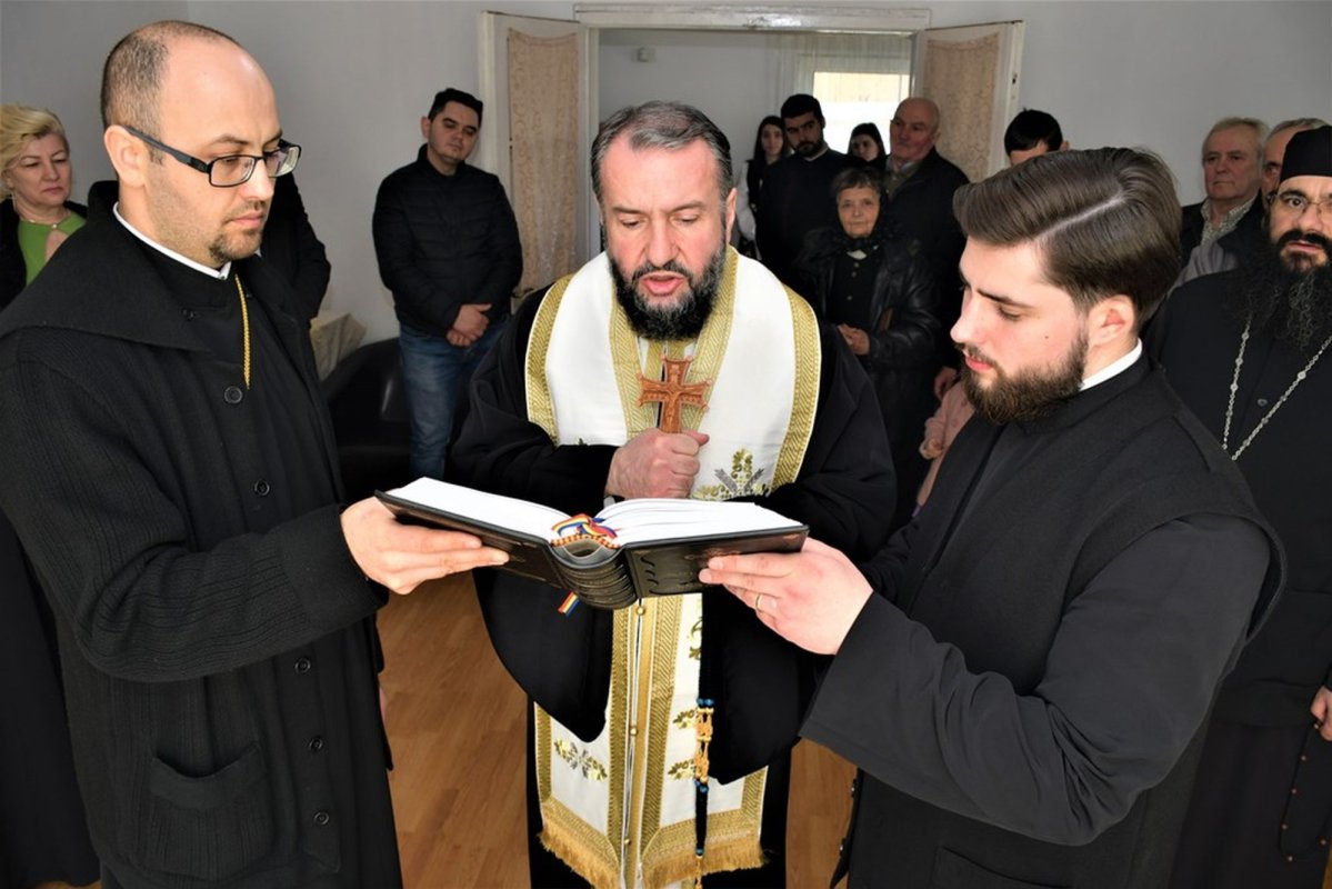 Rugăciune și binecuvântare la parohia bănățeană Dezești 247153