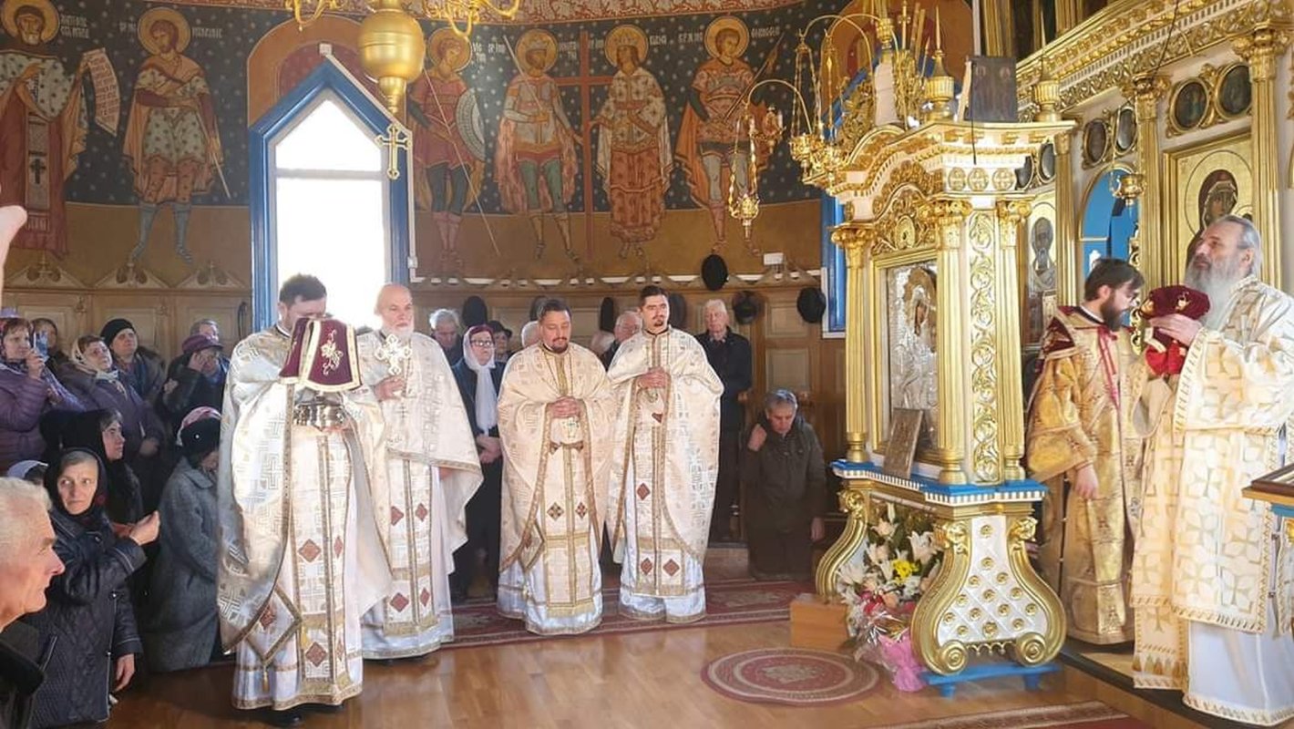 Slujire a Mitropolitului Moldovei și Bucovinei în Parohia Almaș 247122