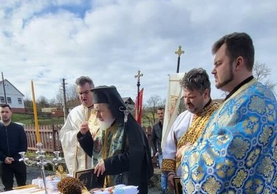 Vizite arhierești la două parohii din județul Arad 247146