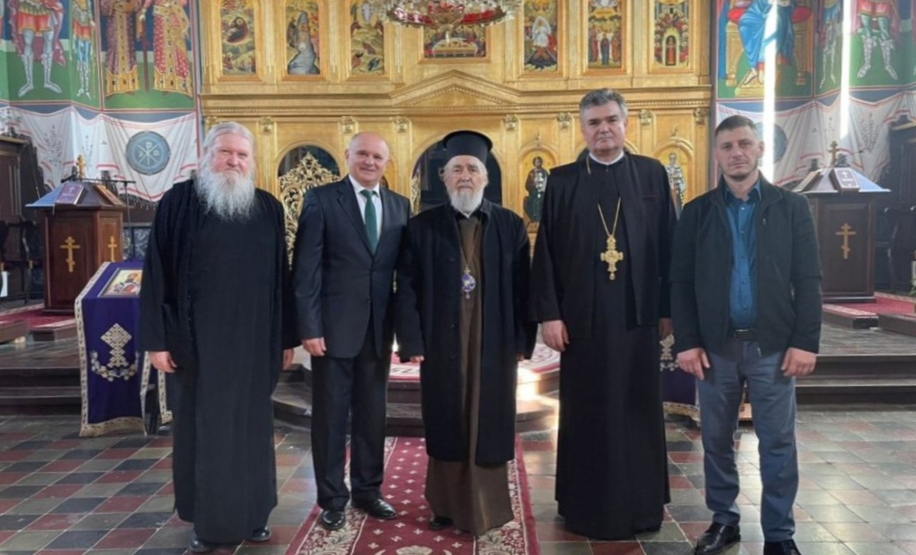 Vizite arhierești la două parohii din județul Arad 247147