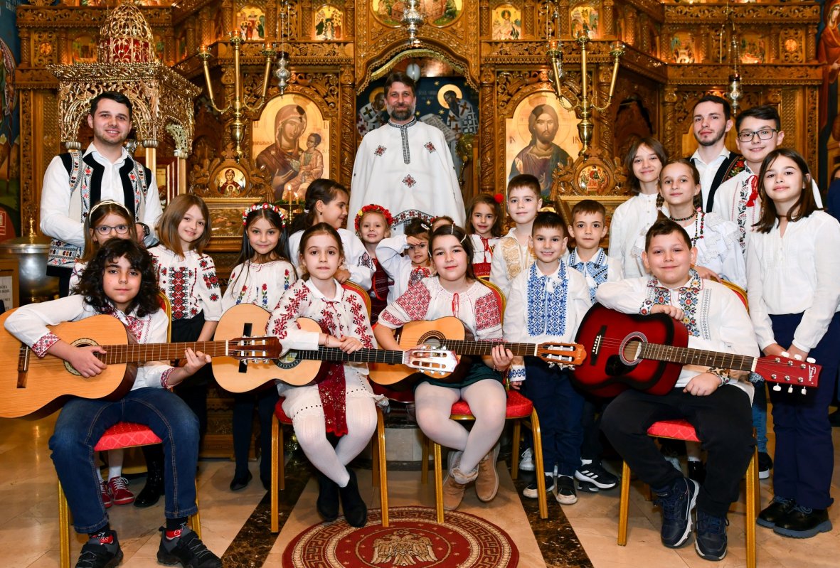 Ziua Mamei sărbătorită într‑o parohie bucureşteană 247157