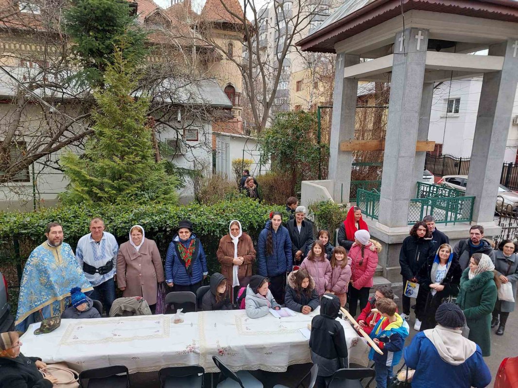 Semnificația toacei în biserică explicată unor copii din București 247220