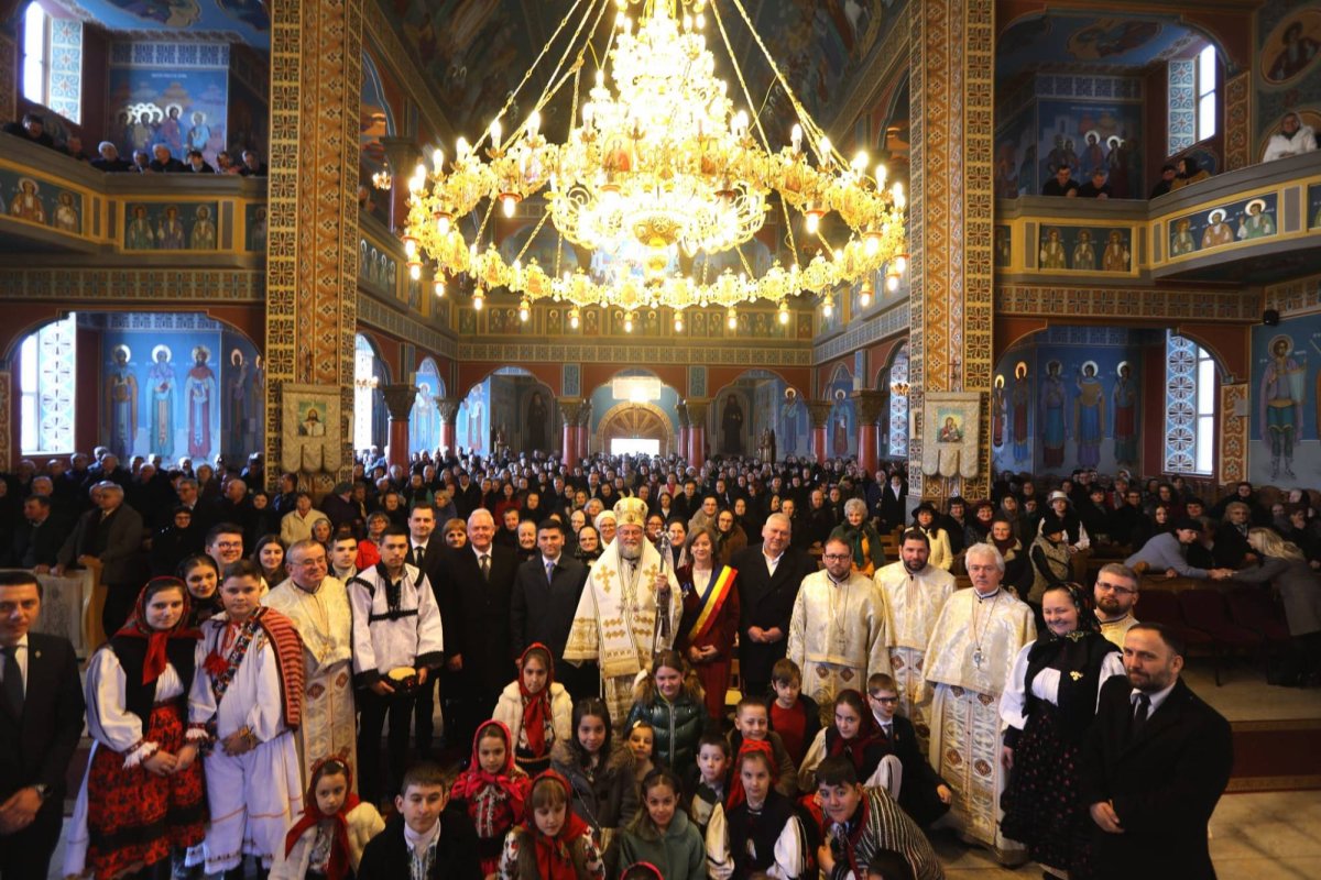 Vizită arhierească la Negreşti-Oaş 247213