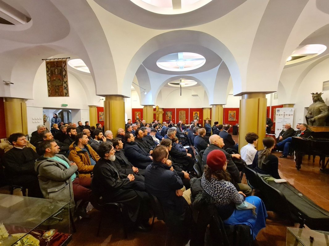 Volum despre istoria Reşedinţei Mitropolitane din Cluj‑Napoca 247209