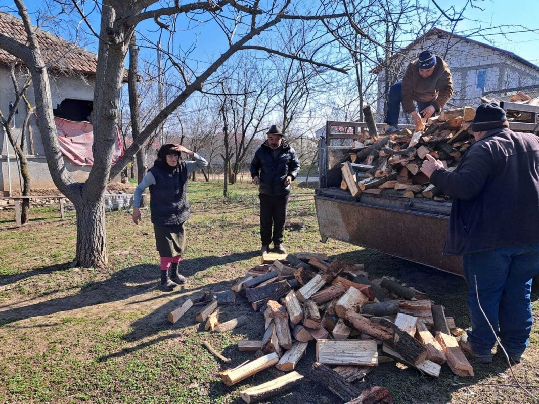 Acțiune caritabilă pentru bătrânii din mediul rural din Oltenia 247322