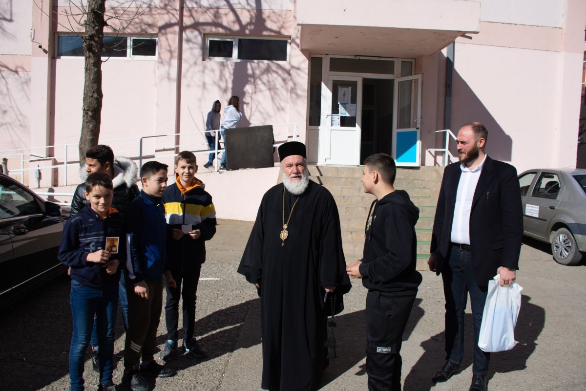 Activitate educativă cu tinerii tulceni dedicată Postului Mare 247329