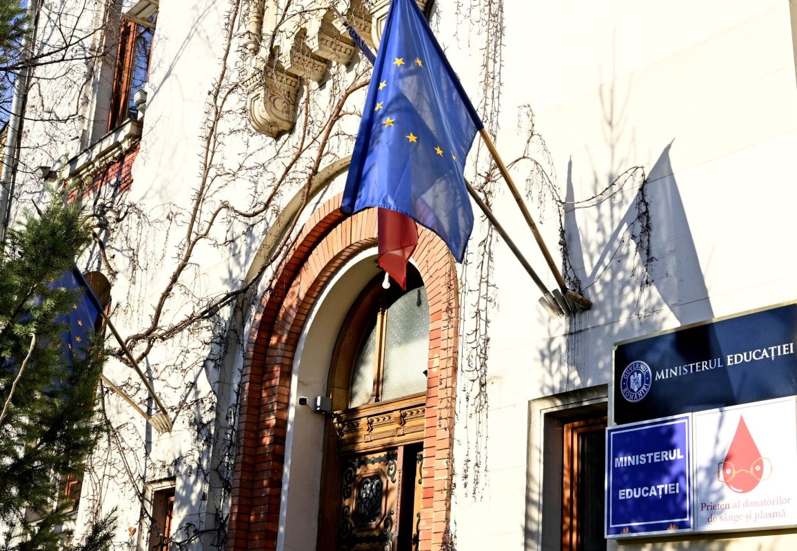 Aproape 1,3 milioane de funcționari în România 247310