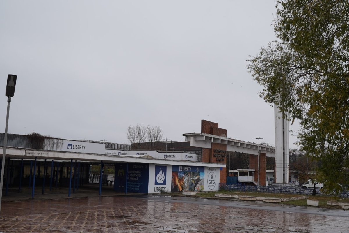 „Când cobori între oameni, urci!” 247433