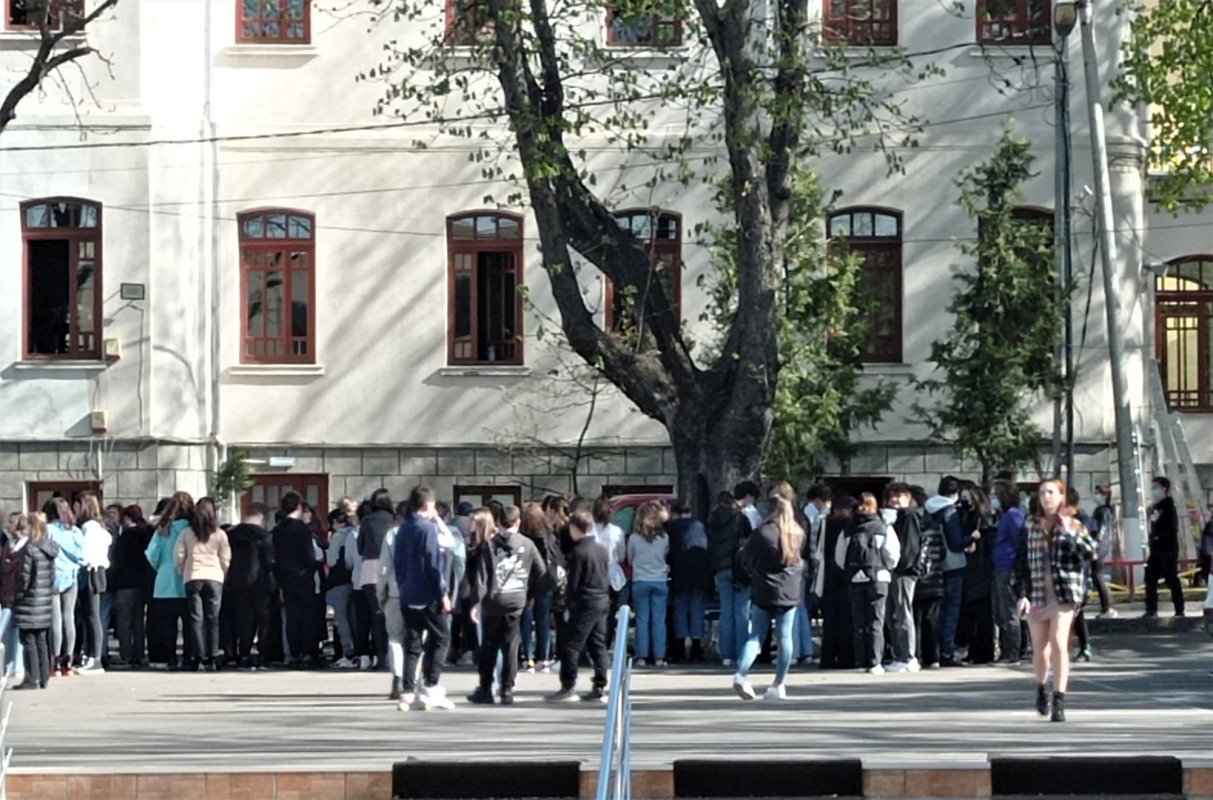 „Mă uit la copiii cu care lucrez şi am mare încredere în viitor” 247487