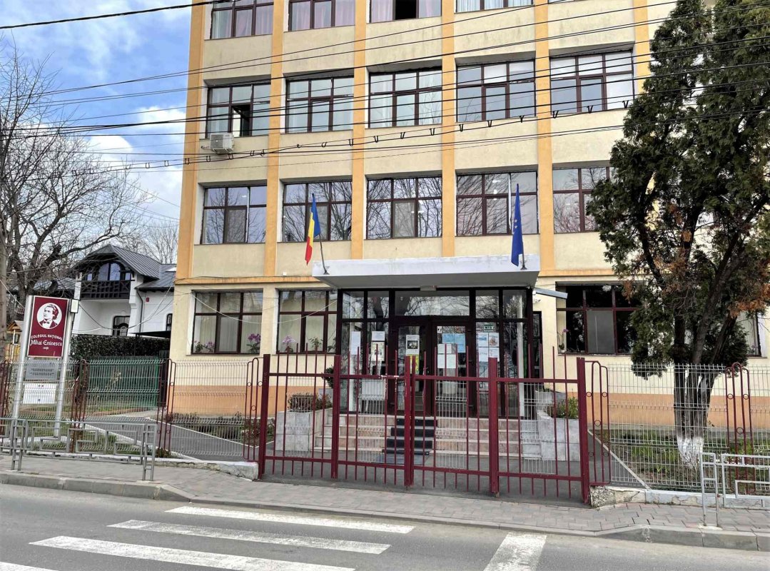 „Mă uit la copiii cu care lucrez şi am mare încredere în viitor” 247489