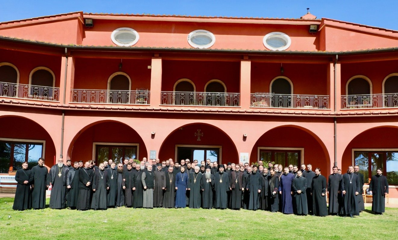 Tema educației în viața familiei, analizată de clericii români din Italia 247477