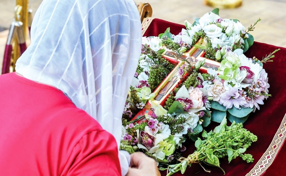 Când ne ducem crucea, să purtăm cu noi și Învierea 247120