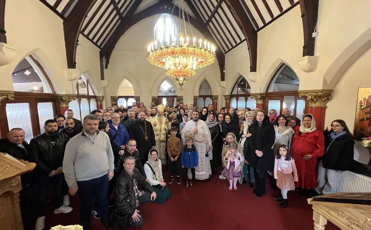 Episcopul Hușilor la o parohie românească din Liverpool 247545
