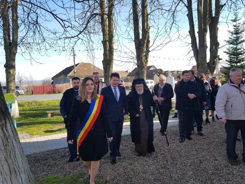 Înnoirea bisericii parohiale din Mânerău 247712