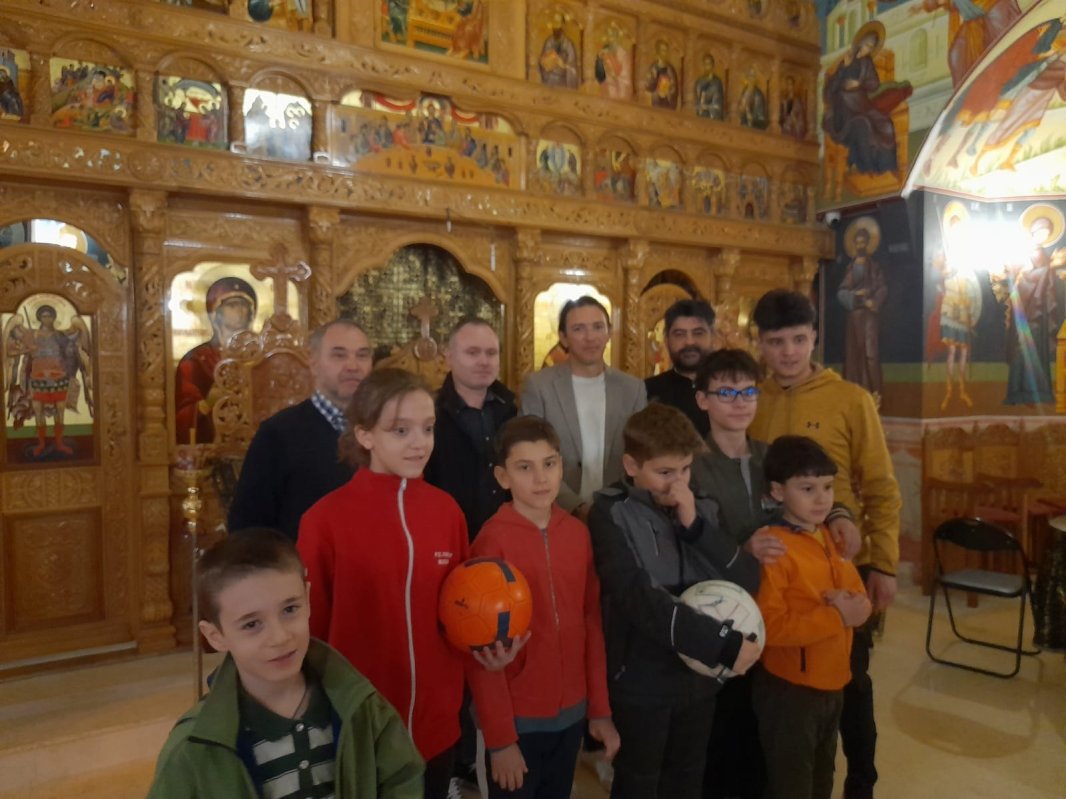 Întâlnire cu George Ogăraru la Parohia „Sfântul Voievod Ștefan cel Mare” din Drumul Taberei 247739