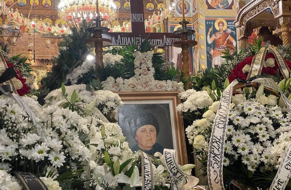 O mamă și drumul ei către azurul cerului  247649