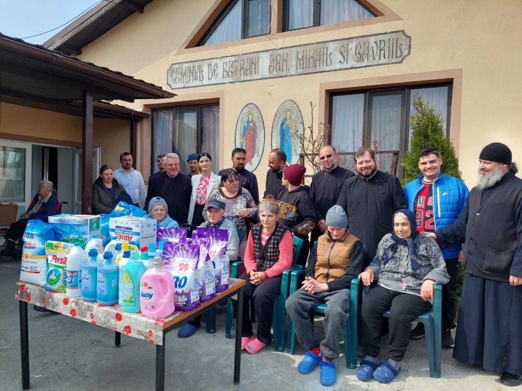 Daruri pentru căminul de bătrâni de la Bălteni  247796