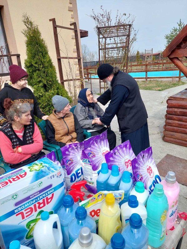 Daruri pentru căminul de bătrâni de la Bălteni  247797