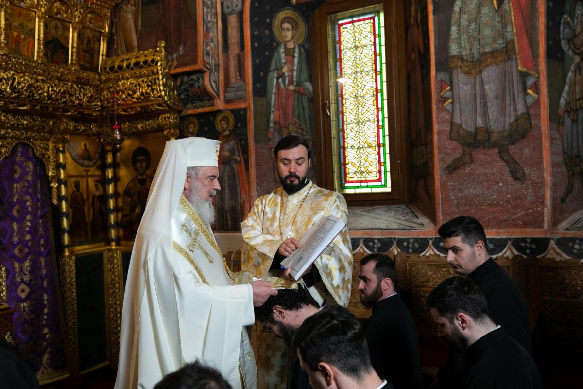 Hirotesii de noi duhovnici la Paraclisul istoric al Reședinței Patriarhale 247818