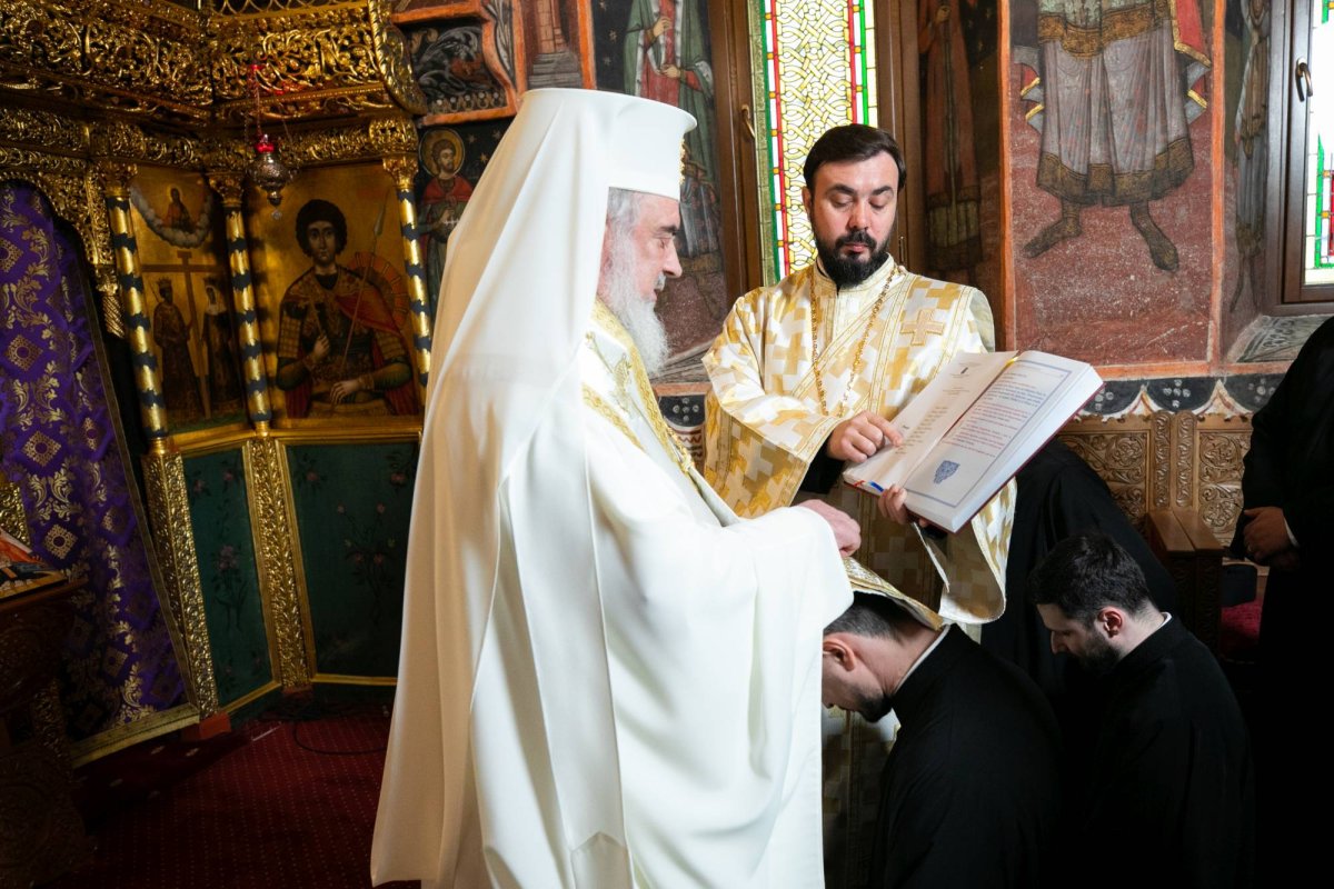 Hirotesii de noi duhovnici la Paraclisul istoric al Reședinței Patriarhale 247819