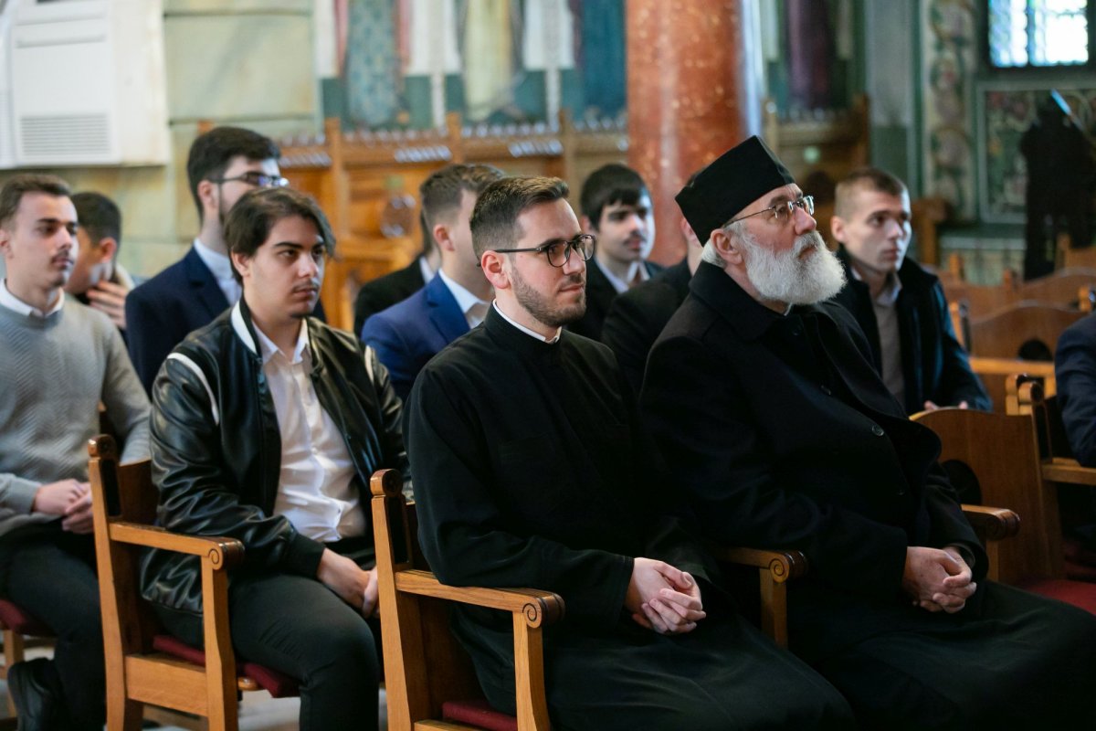 Lansare de carte și dialog între generații la Biserica „Sfântul Elefterie“-Nou 247917