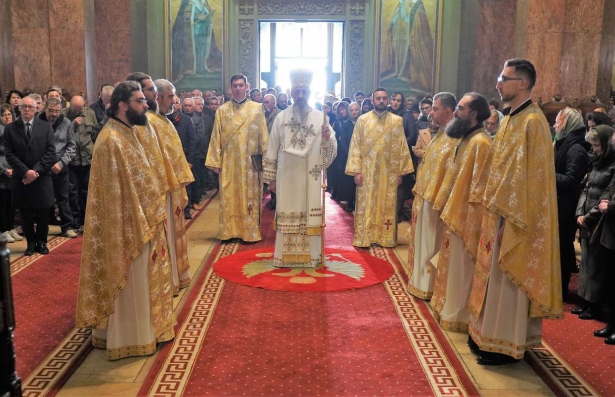 „Creștin adevărat este acela care se străduiește, pe cât este cu putință omului, să-L urmeze pe Hristos” 248388