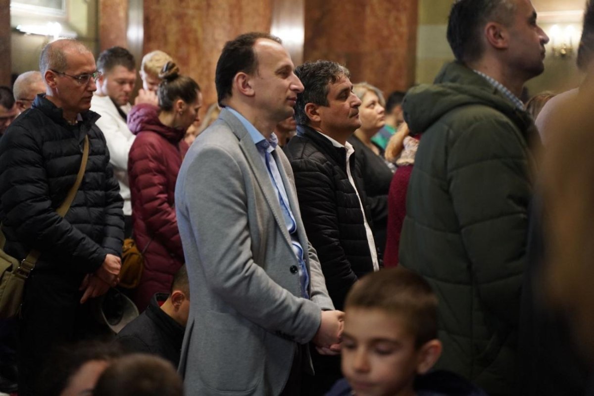 „Creștin adevărat este acela care se străduiește, pe cât este cu putință omului, să-L urmeze pe Hristos” 248394