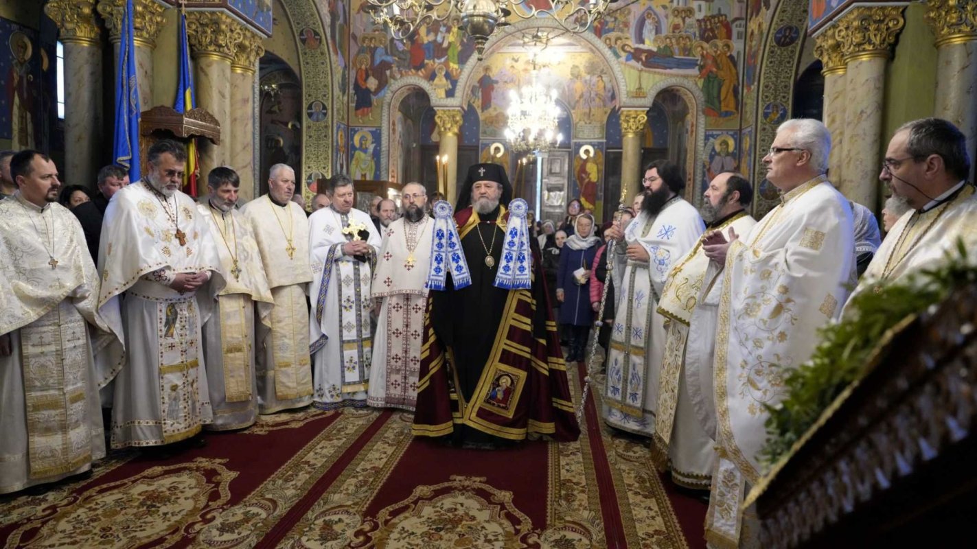 Liturghie arhierească în Biserica „Buna Vestire” din Brașov 248362