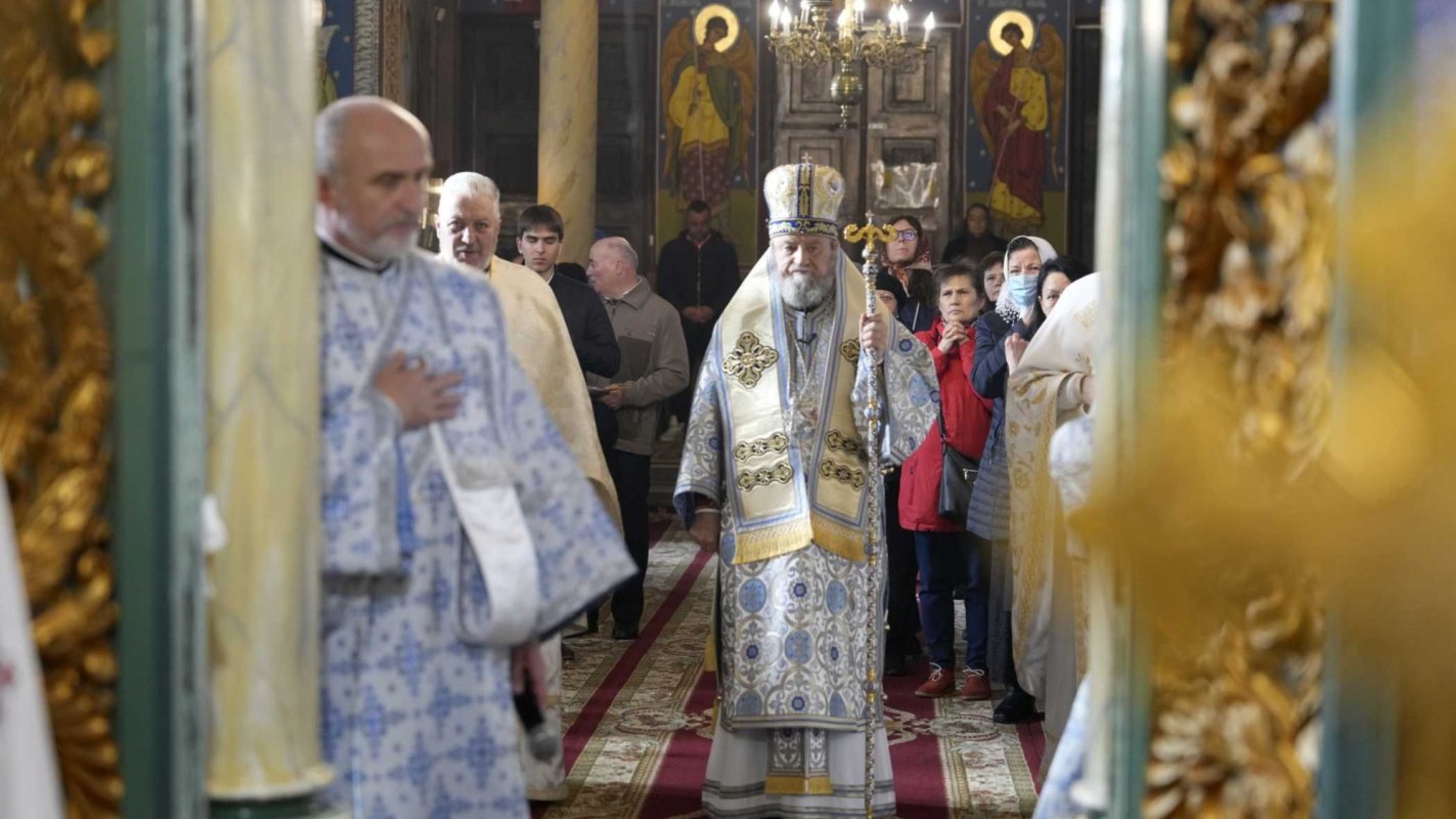Liturghie arhierească în Biserica „Buna Vestire” din Brașov 248363