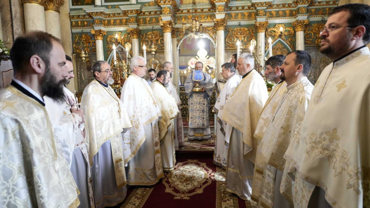 Liturghie arhierească în Biserica „Buna Vestire” din Brașov 248366