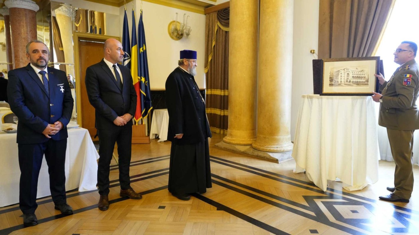 Liturghie arhierească în Biserica „Buna Vestire” din Brașov 248368