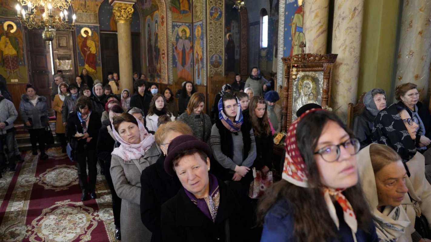 Liturghie arhierească în Biserica „Buna Vestire” din Brașov 248371