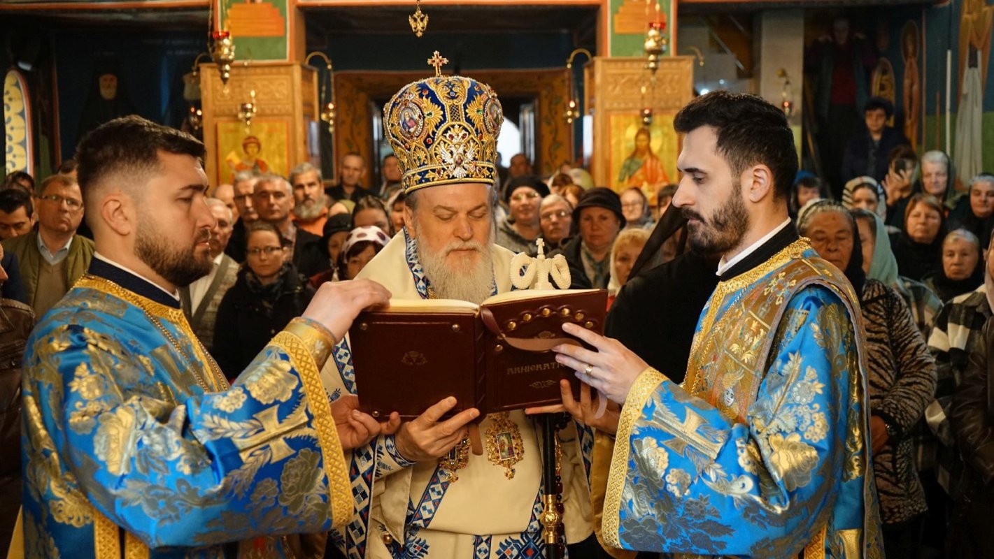 Sărbătoare la două biserici ialomițene închinate Bunei Vestiri  248446