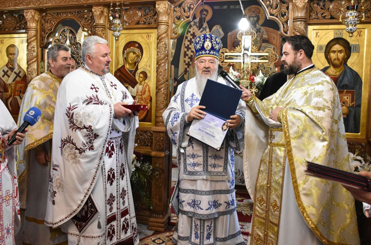 Sfințirea ansamblului parohial din cartierul clujean Borhanci 248378