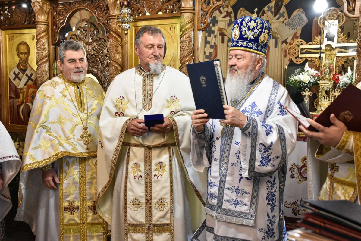 Sfințirea ansamblului parohial din cartierul clujean Borhanci 248379