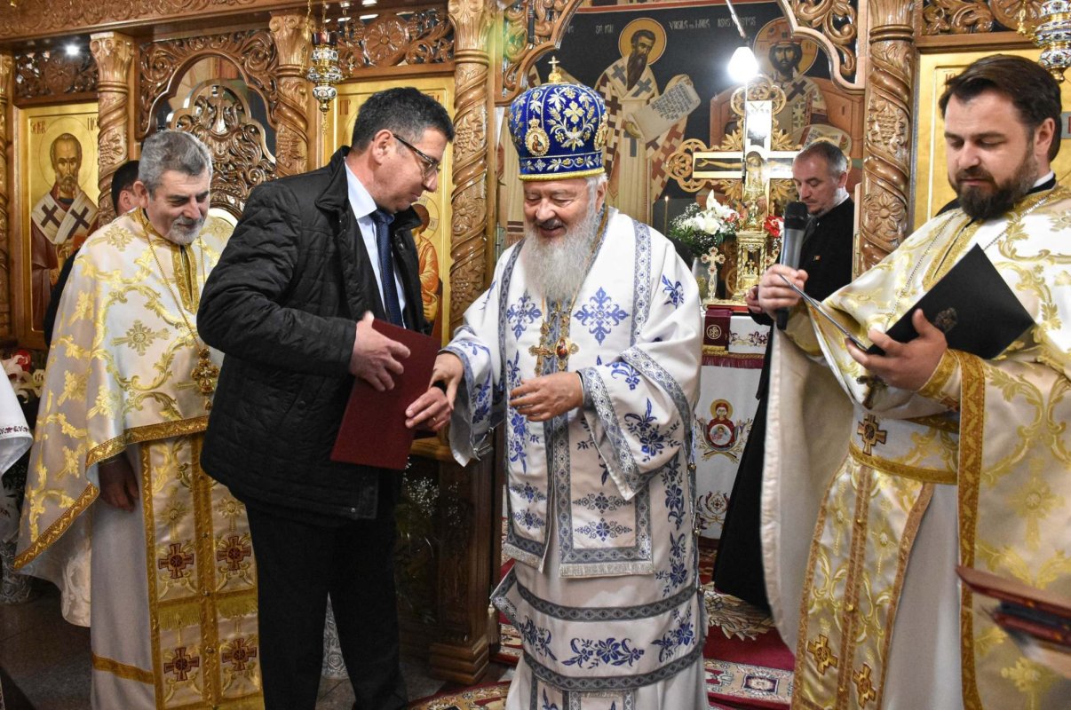 Sfințirea ansamblului parohial din cartierul clujean Borhanci 248380