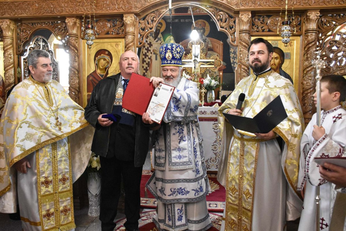 Sfințirea ansamblului parohial din cartierul clujean Borhanci 248381