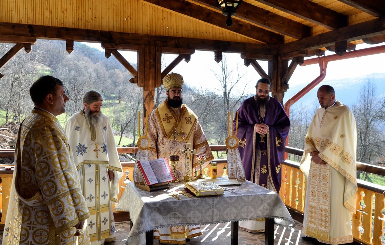 Slujiri arhiereşti în Hunedoara 248501