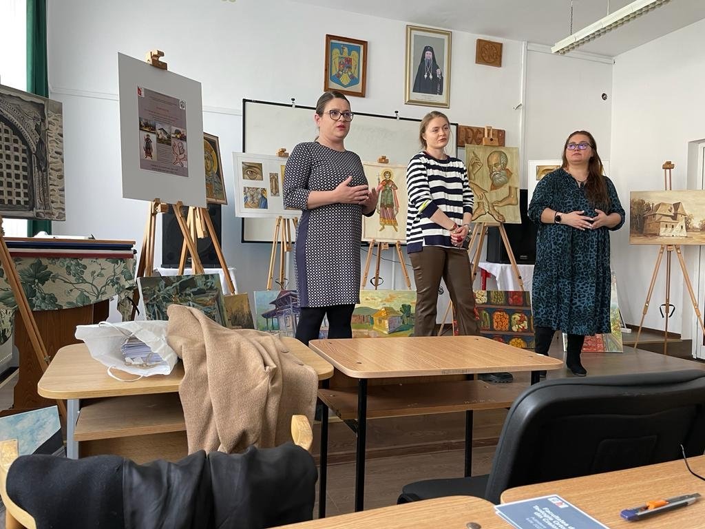 Expoziție la Liceul Teologic „Sfântul Nicodim” din Târgu Jiu 248640