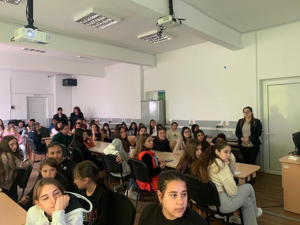 Întâlnire cu tinerii la Parohia „Sfântul Gheorghe”-Prozanic din județul Călărași 248639