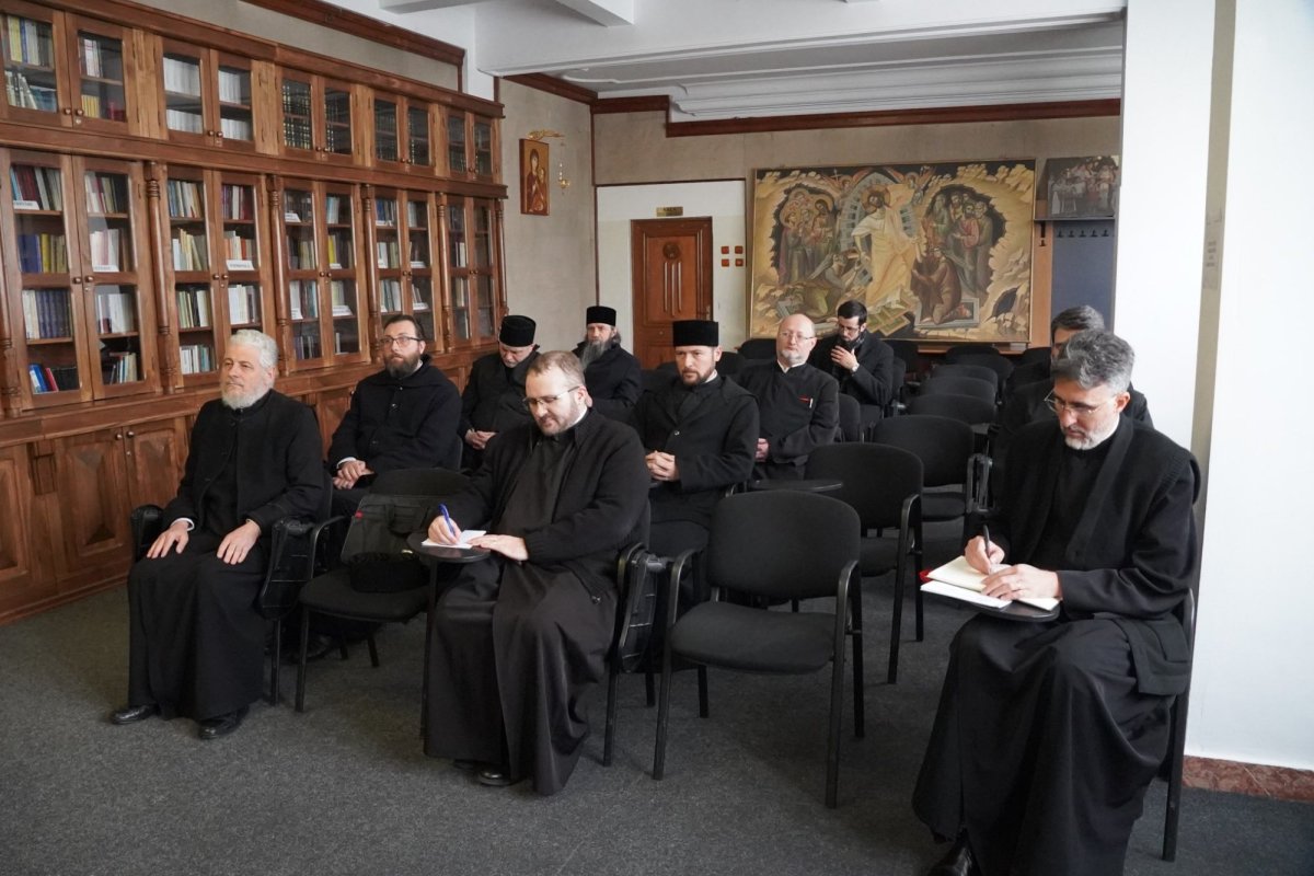 Întrunire a preoţilor capelani din Eparhia Dunării de Jos  248637