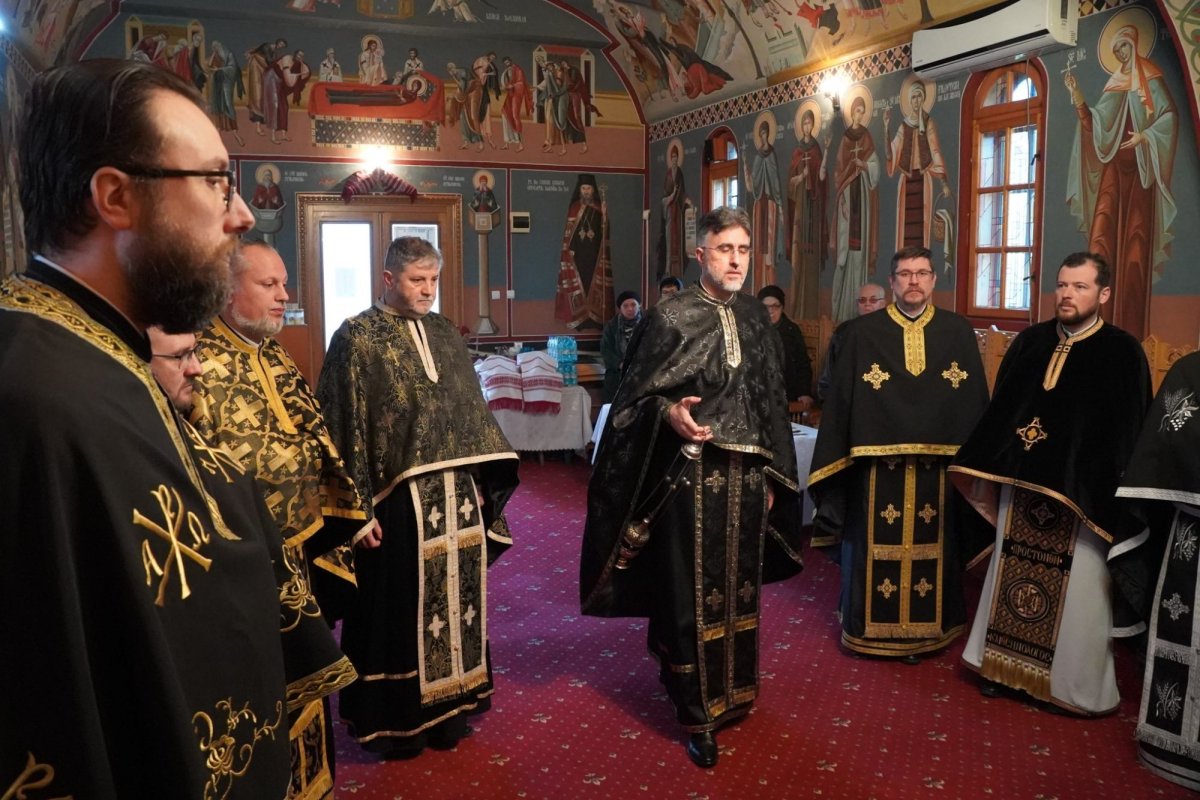 Întrunire a preoţilor capelani din Eparhia Dunării de Jos  248638