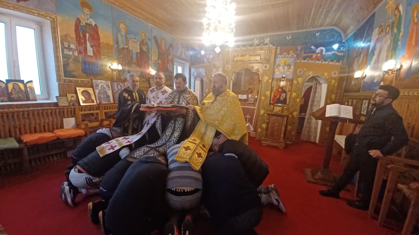 Taina Sfântului Maslu de obște la Penitenciarul Spital București Jilava  248649