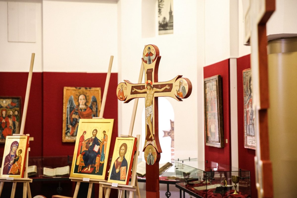 Expoziția de icoane pe lemn „Patimi și Cruce” la Muzeul Mitropoliei Clujului 248722
