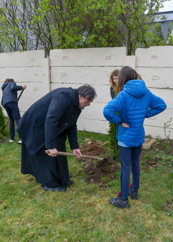 Activitate ecologică la o biserică din nordul Capitalei 249135