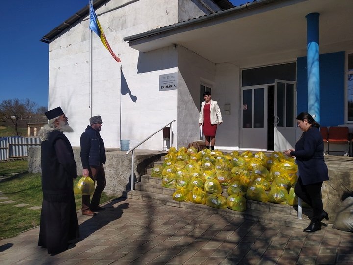 Daruri pentru nevoiași oferite de Episcopia de Bălți 249010