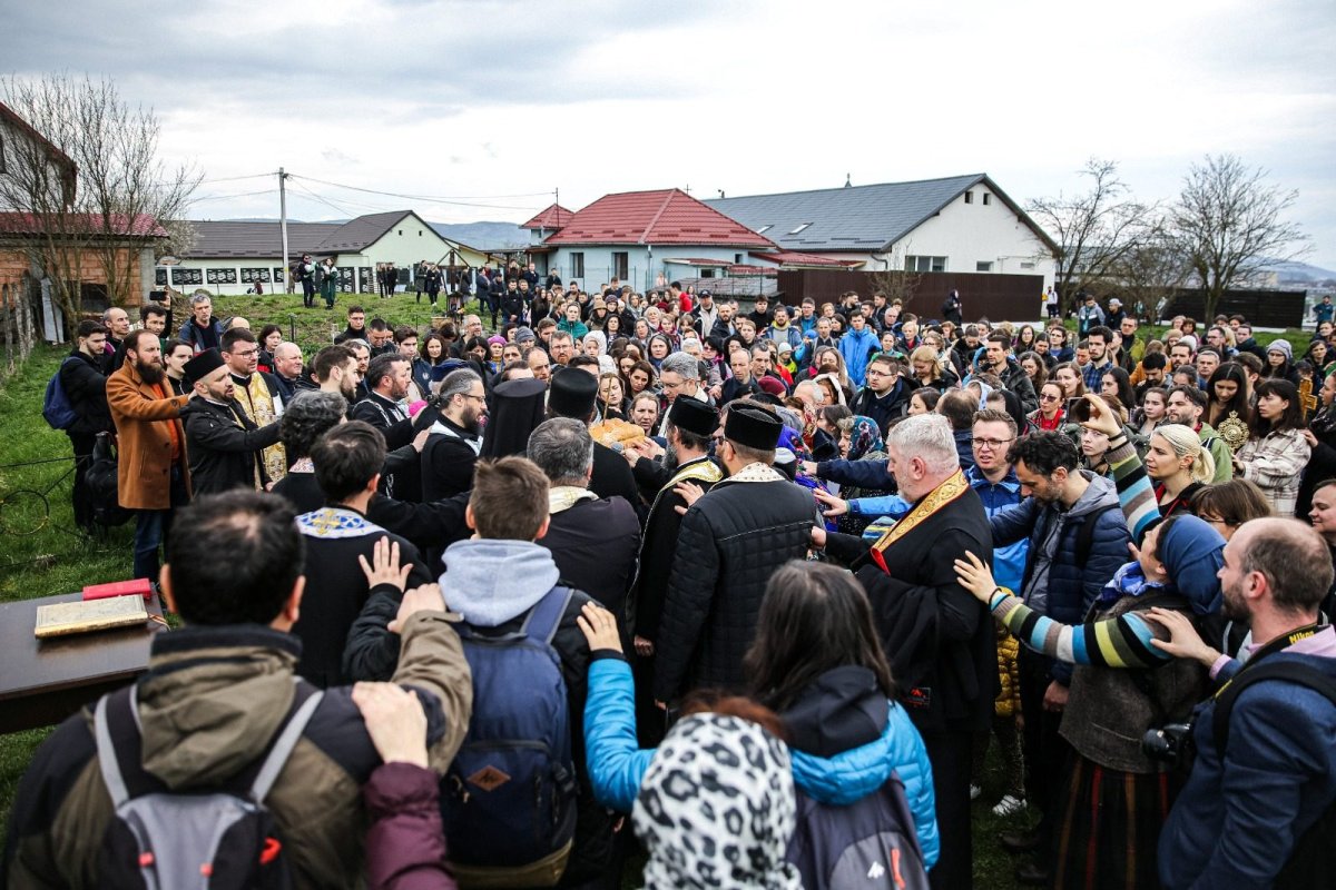 Pelerinaj al tinerilor de la Iclod la Mănăstirea Nicula 249035